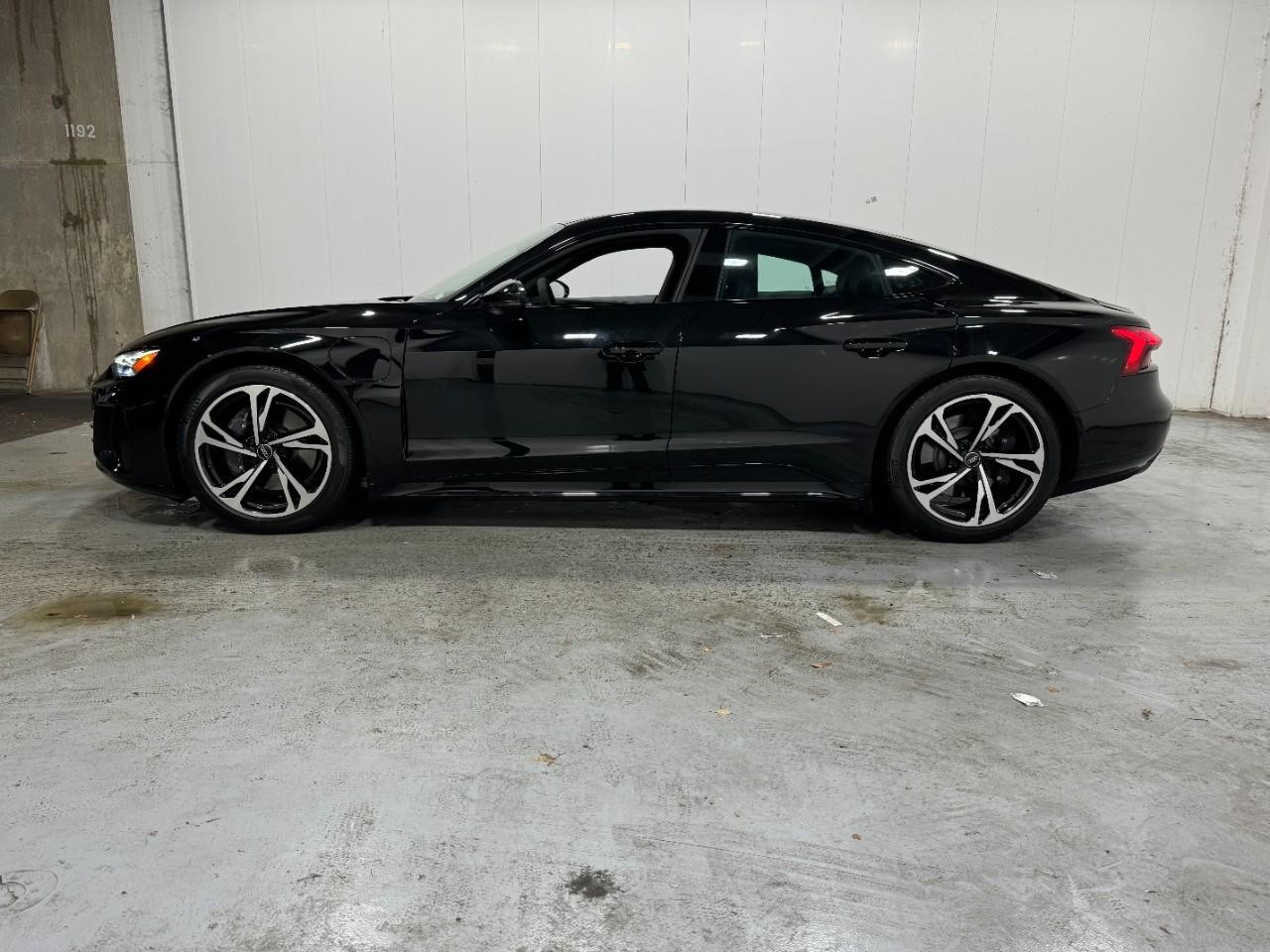 Audi e-tron GT Vehicle Full-screen Gallery Image 2