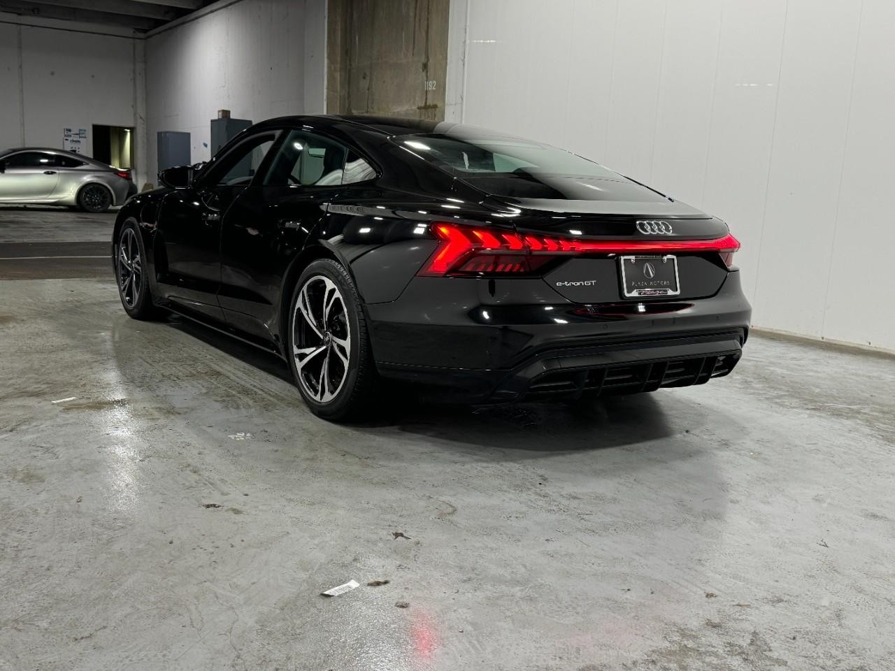 Audi e-tron GT Vehicle Full-screen Gallery Image 3