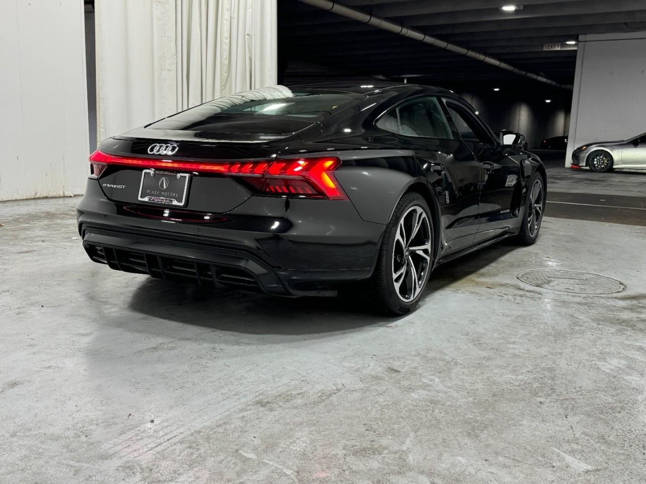 Audi e-tron GT Vehicle Full-screen Gallery Image 4