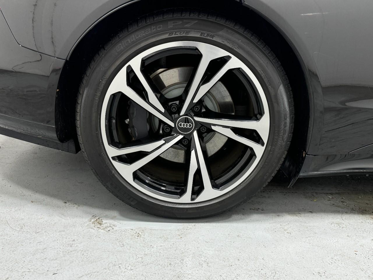 Audi e-tron GT Vehicle Full-screen Gallery Image 5