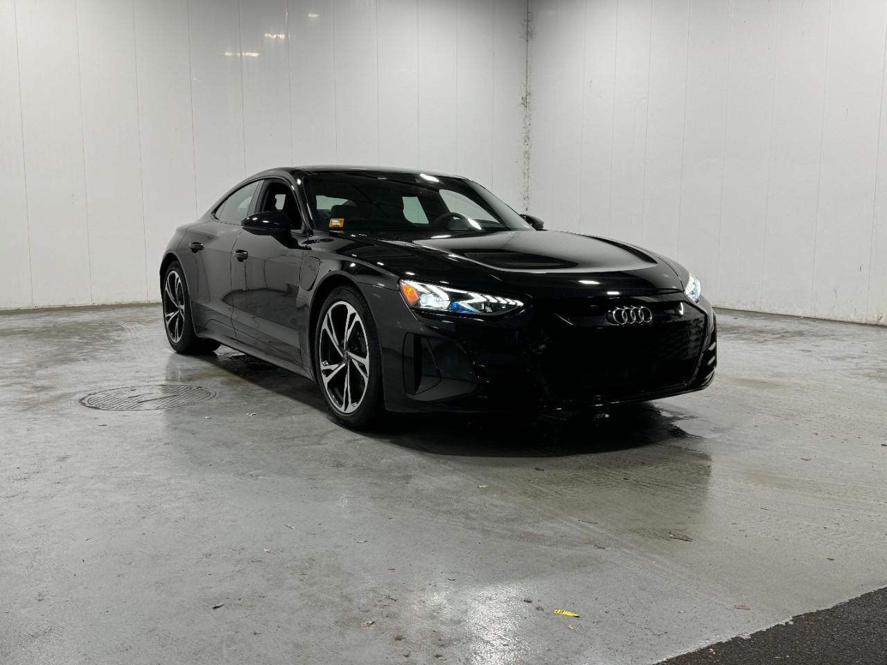 Audi e-tron GT Vehicle Full-screen Gallery Image 6