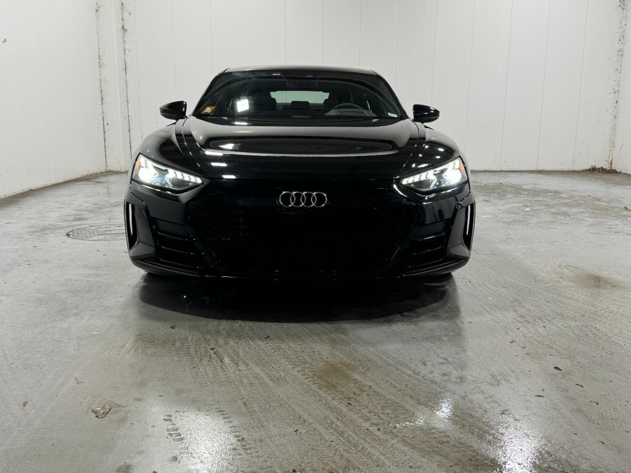 Audi e-tron GT Vehicle Full-screen Gallery Image 7