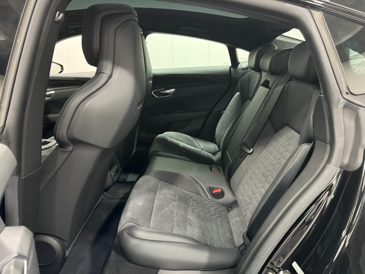 Audi e-tron GT Vehicle Full-screen Gallery Image 8