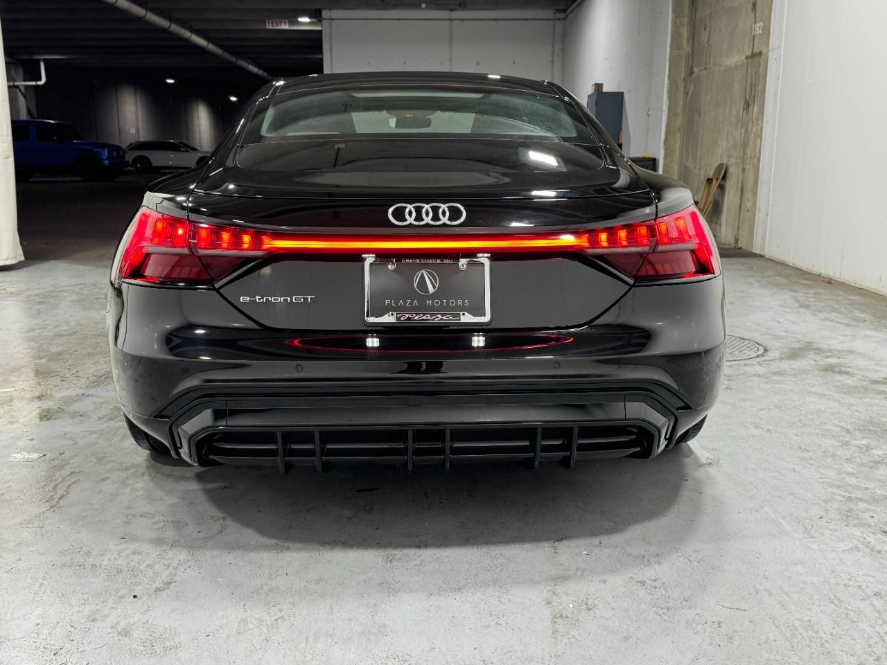 Audi e-tron GT Vehicle Full-screen Gallery Image 9