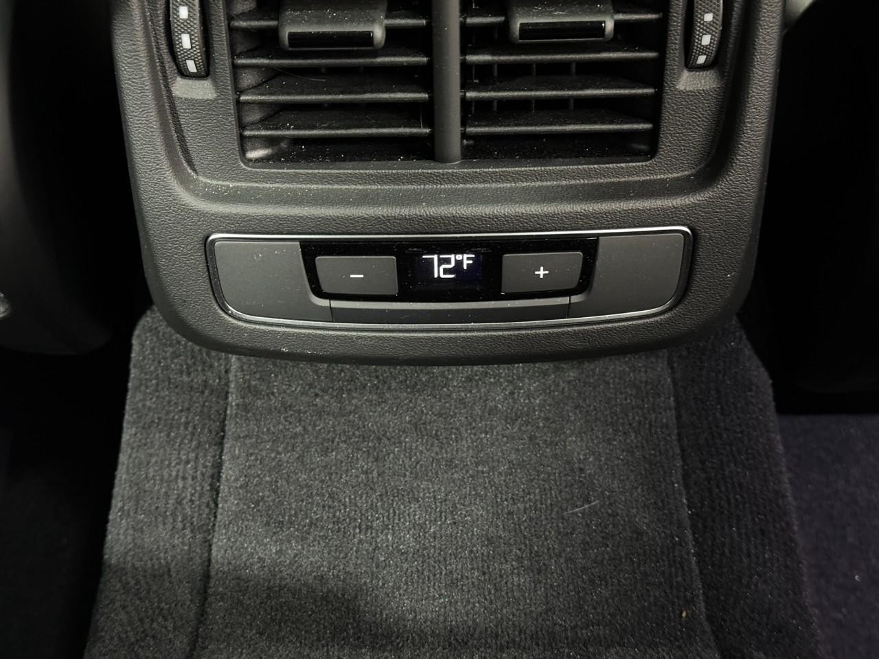 Audi e-tron GT Vehicle Full-screen Gallery Image 11