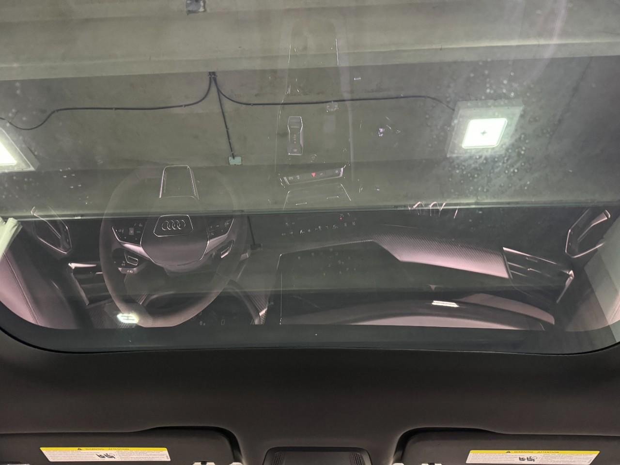 Audi e-tron GT Vehicle Full-screen Gallery Image 12