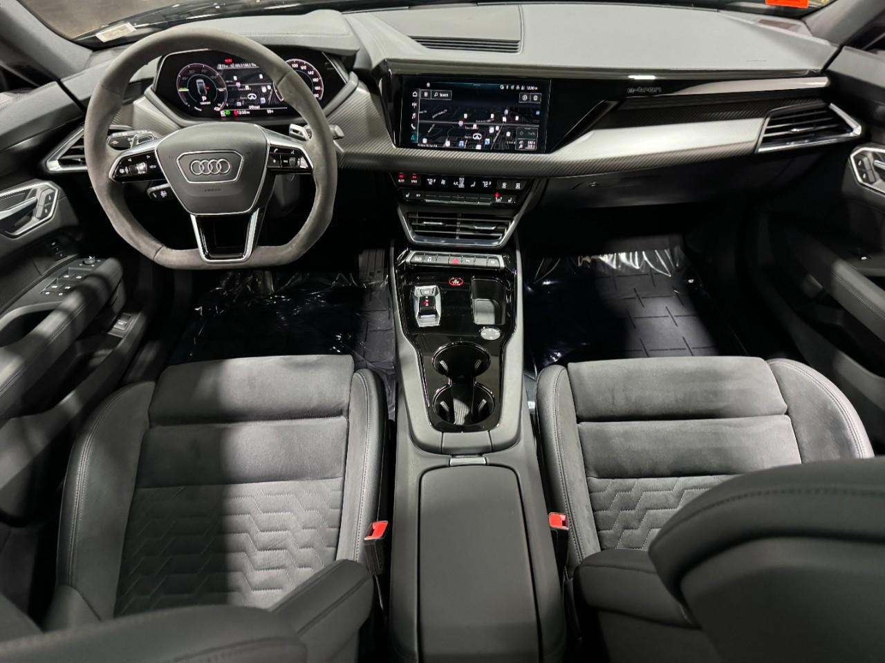 Audi e-tron GT Vehicle Full-screen Gallery Image 13