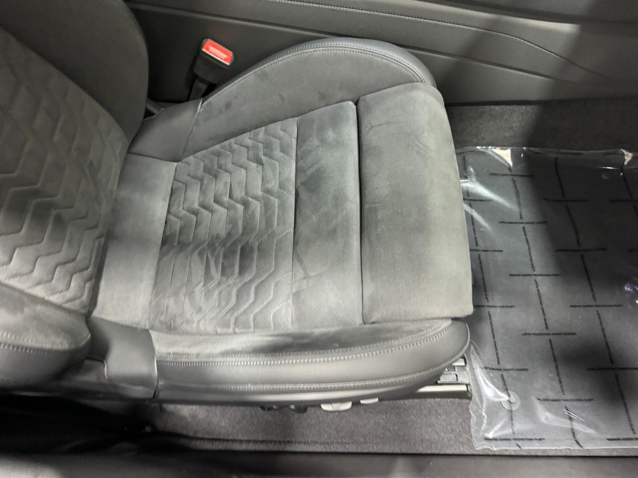 Audi e-tron GT Vehicle Full-screen Gallery Image 20