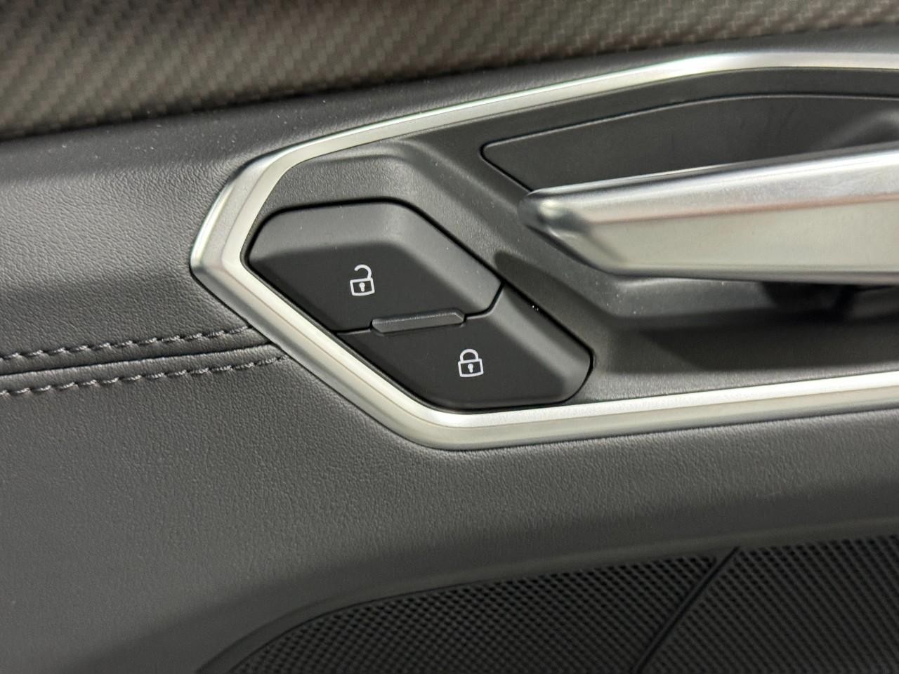 Audi e-tron GT Vehicle Full-screen Gallery Image 22