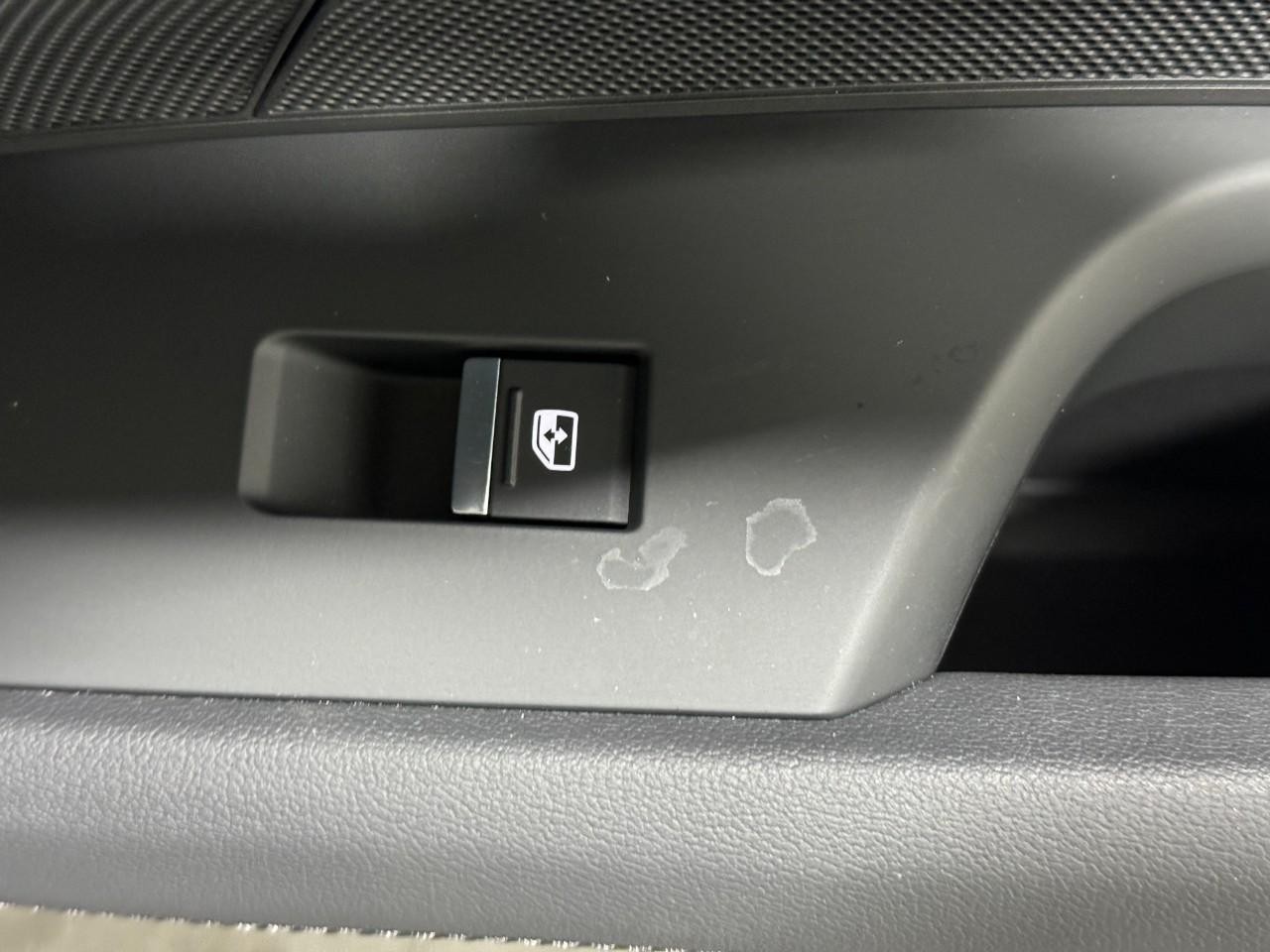 Audi e-tron GT Vehicle Full-screen Gallery Image 23