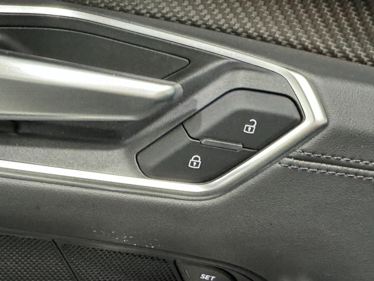 Audi e-tron GT Vehicle Full-screen Gallery Image 24