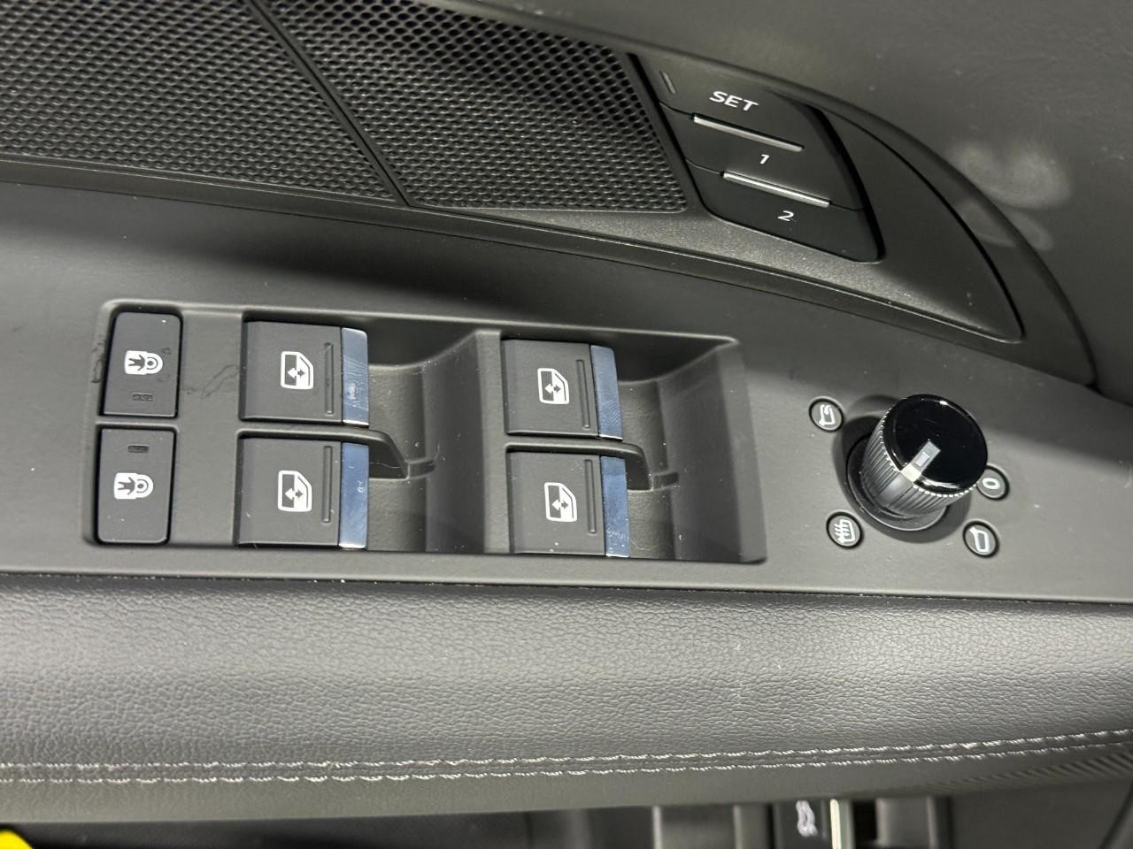 Audi e-tron GT Vehicle Full-screen Gallery Image 25