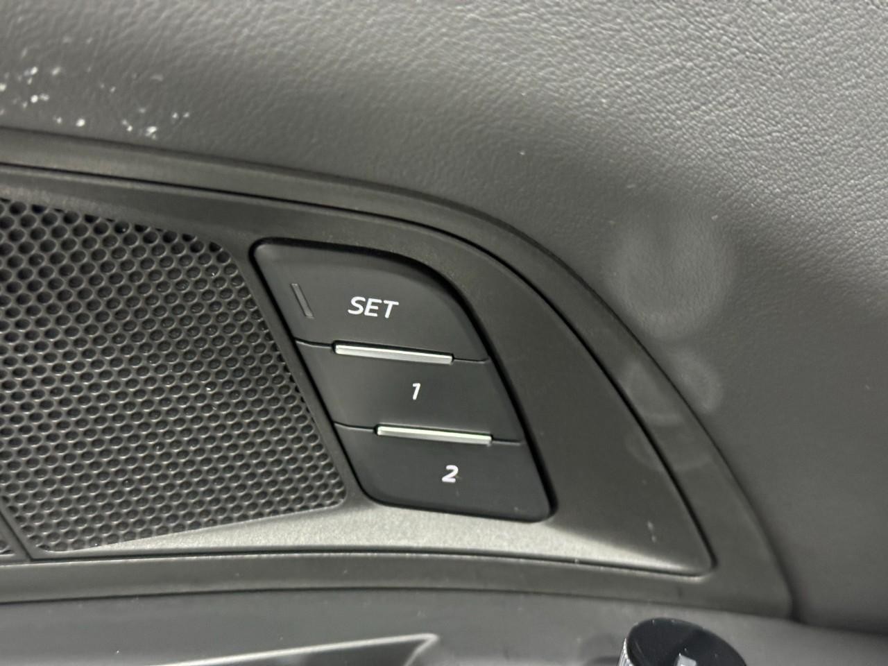 Audi e-tron GT Vehicle Full-screen Gallery Image 26