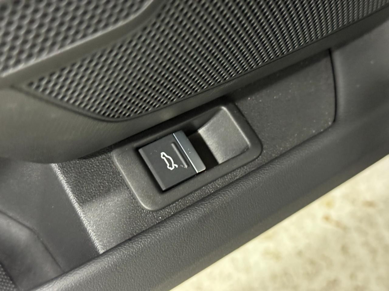 Audi e-tron GT Vehicle Full-screen Gallery Image 27