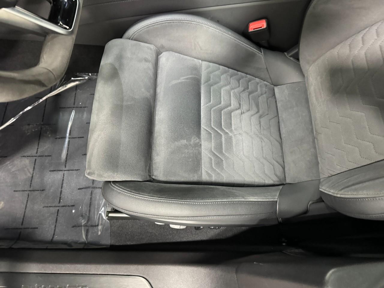 Audi e-tron GT Vehicle Full-screen Gallery Image 29