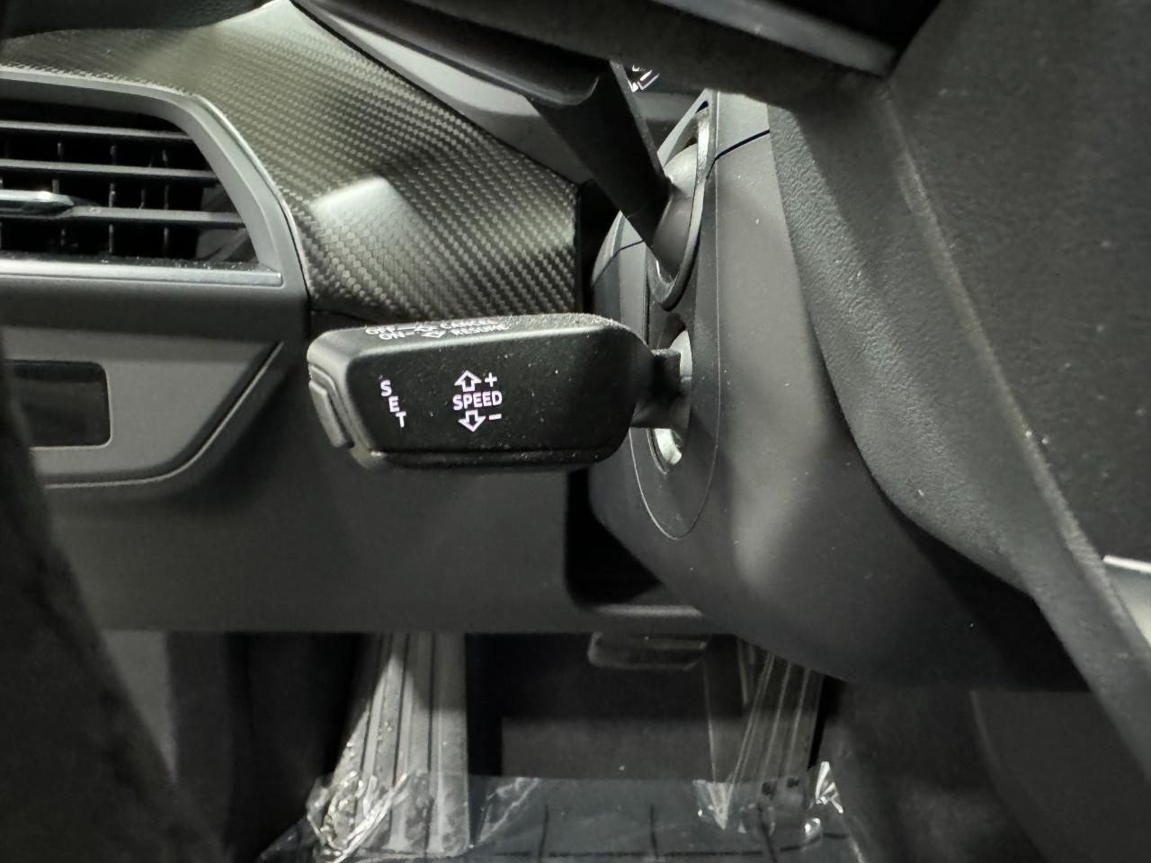 Audi e-tron GT Vehicle Full-screen Gallery Image 32