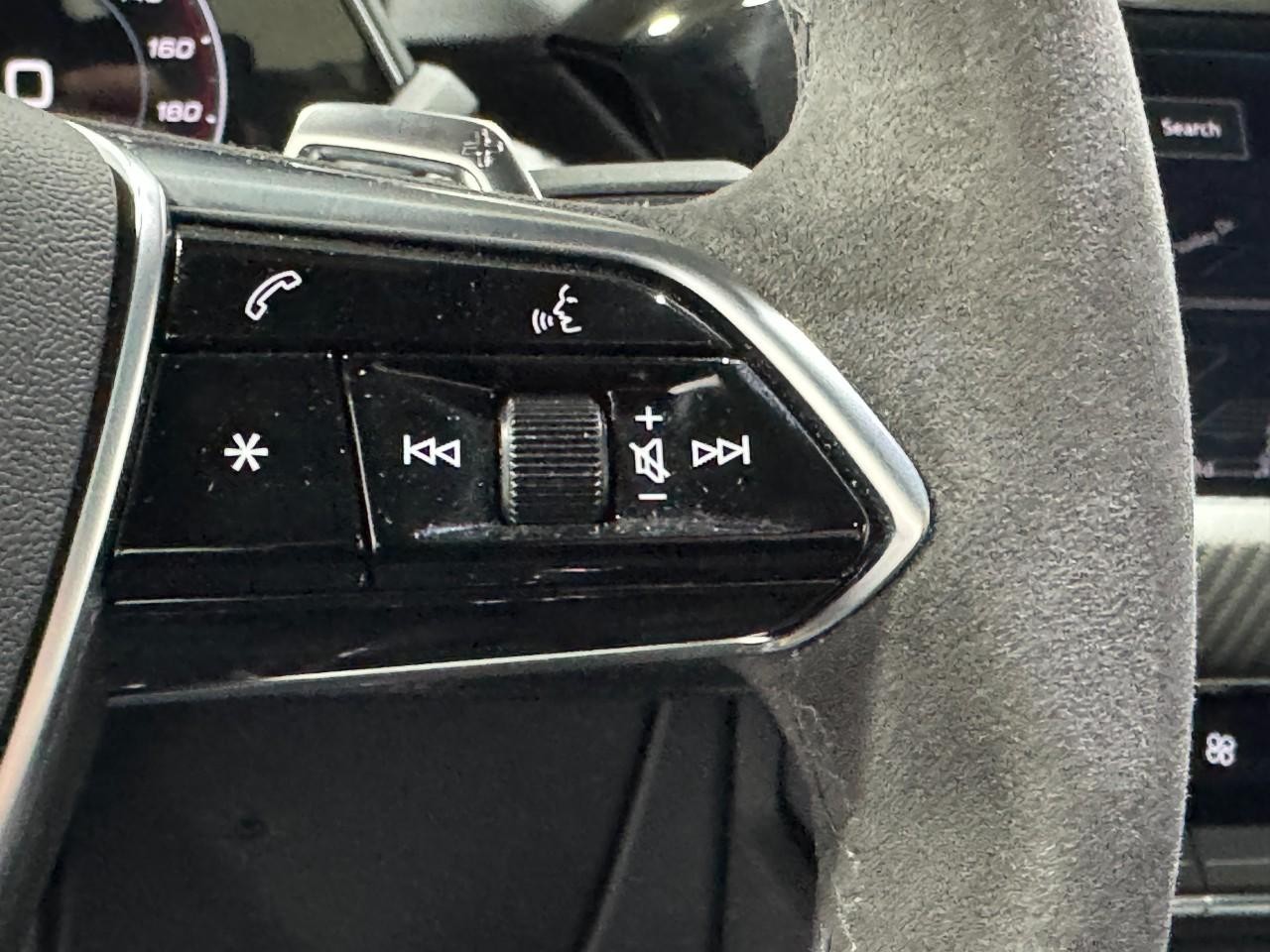 Audi e-tron GT Vehicle Full-screen Gallery Image 34