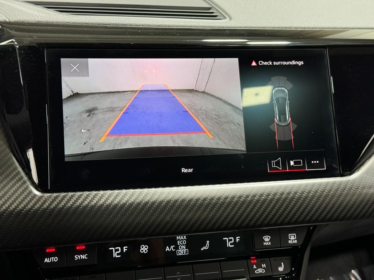 Audi e-tron GT Vehicle Full-screen Gallery Image 36