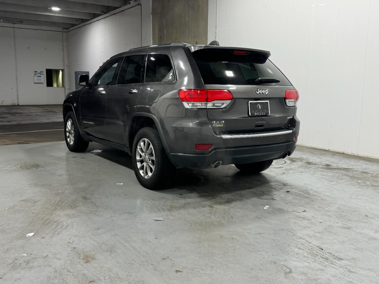 Jeep Grand Cherokee Vehicle Full-screen Gallery Image 3