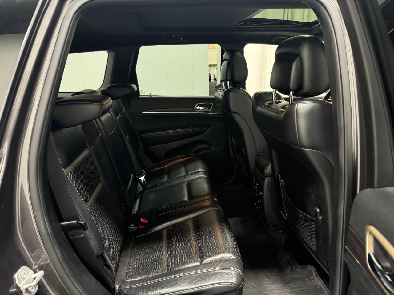 Jeep Grand Cherokee Vehicle Full-screen Gallery Image 10