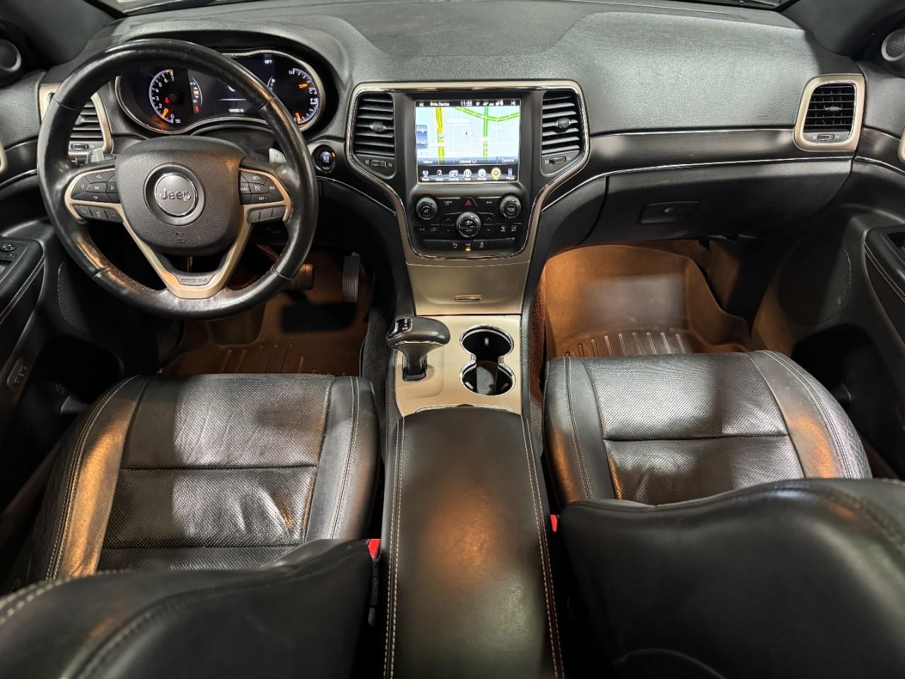 Jeep Grand Cherokee Vehicle Full-screen Gallery Image 13