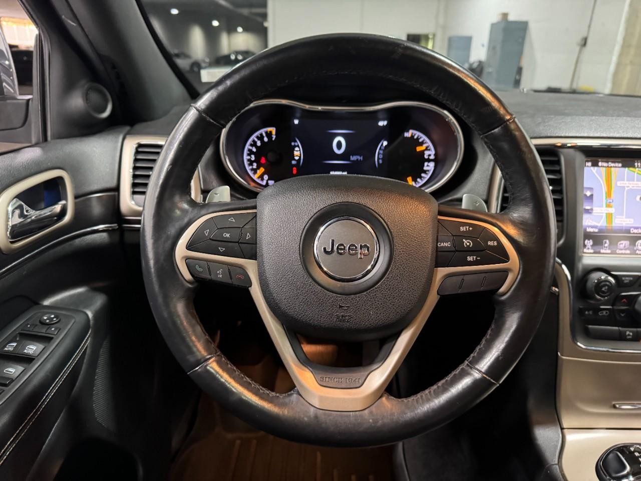 Jeep Grand Cherokee Vehicle Full-screen Gallery Image 14