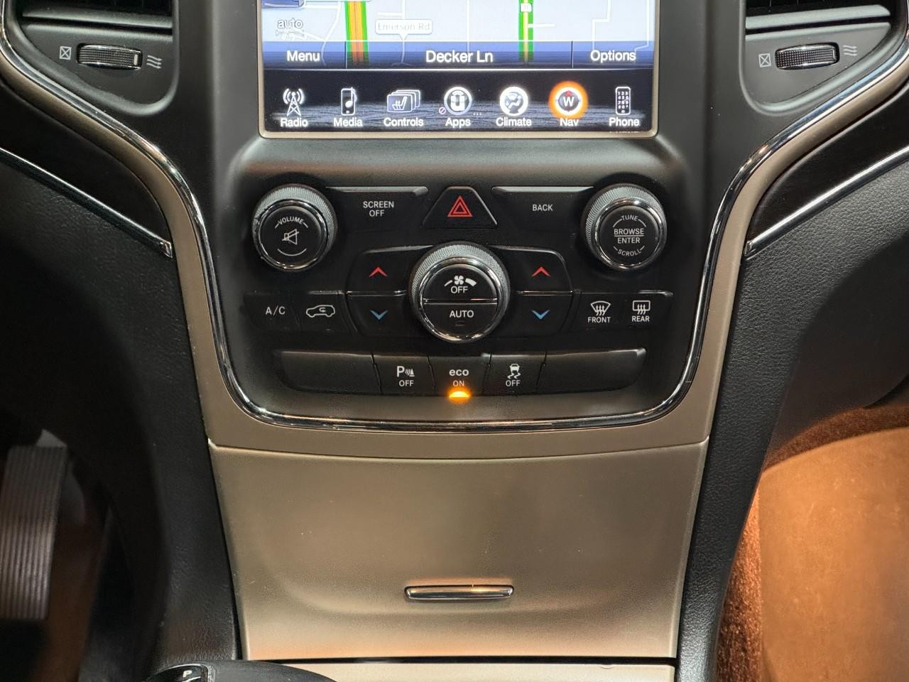 Jeep Grand Cherokee Vehicle Full-screen Gallery Image 16