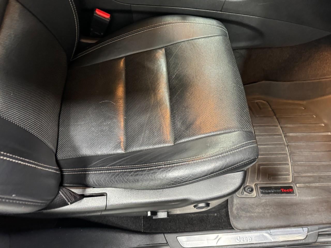 Jeep Grand Cherokee Vehicle Full-screen Gallery Image 20