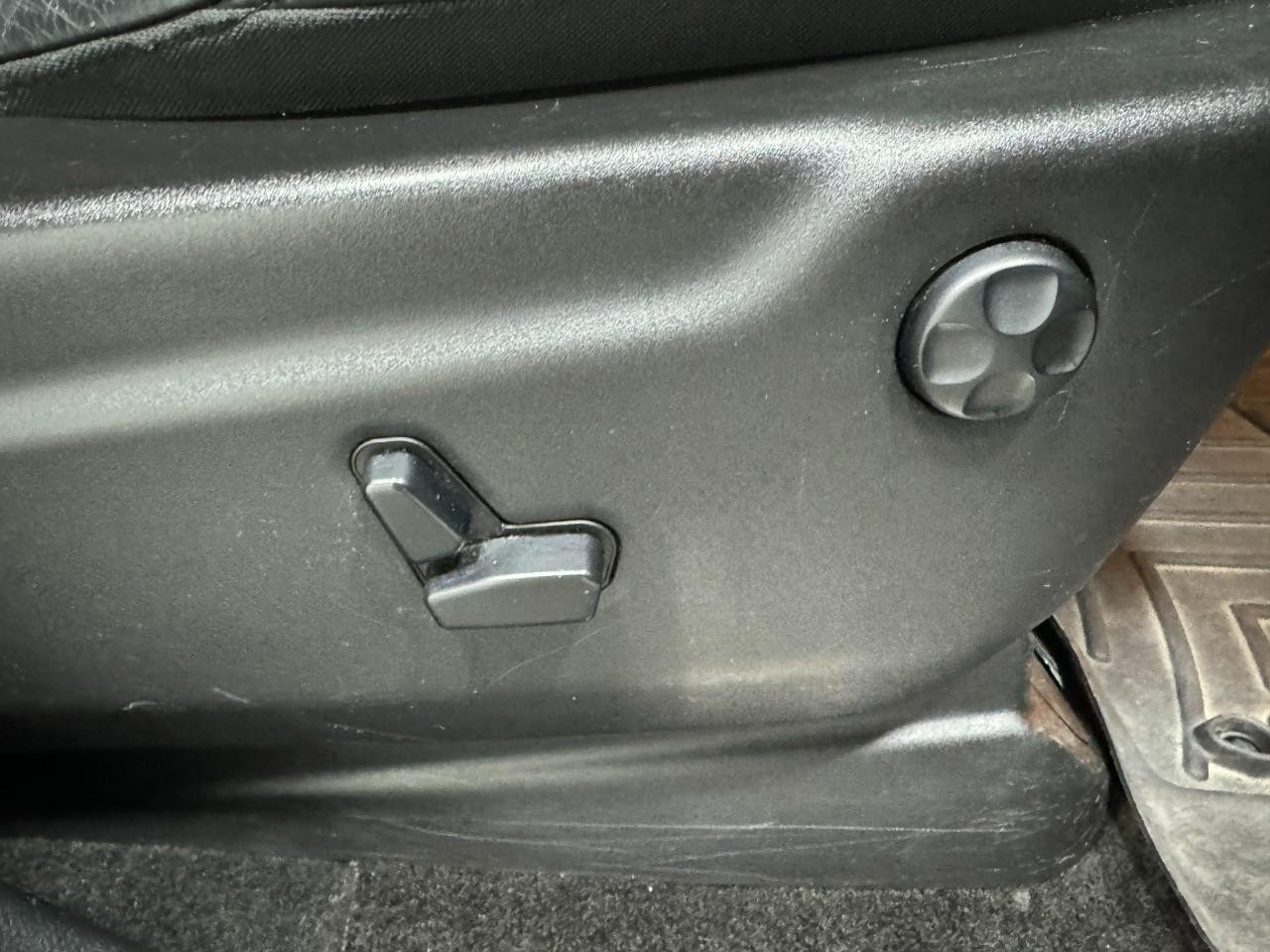 Jeep Grand Cherokee Vehicle Full-screen Gallery Image 21