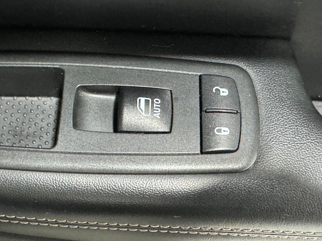 Jeep Grand Cherokee Vehicle Full-screen Gallery Image 22