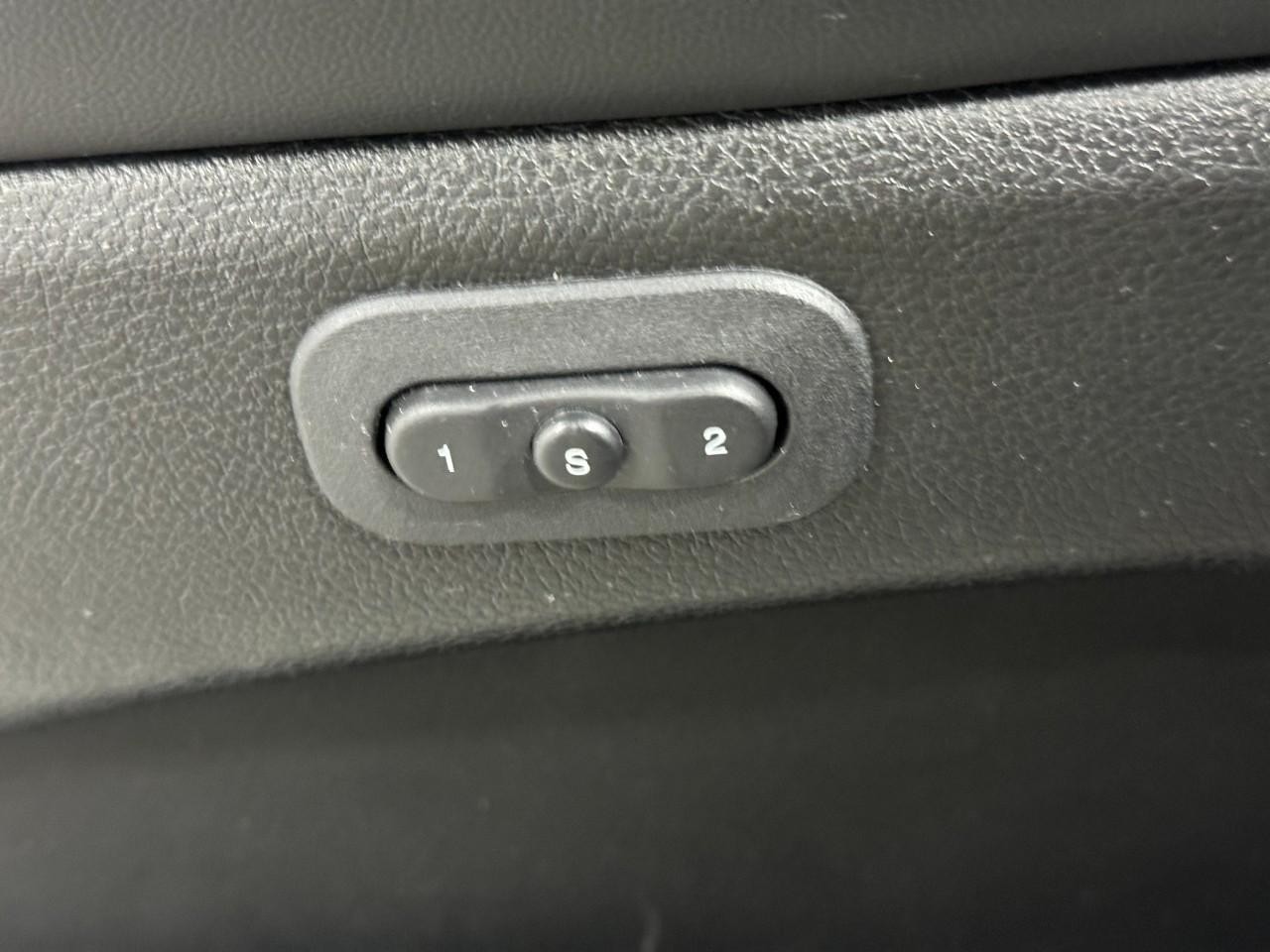 Jeep Grand Cherokee Vehicle Full-screen Gallery Image 24