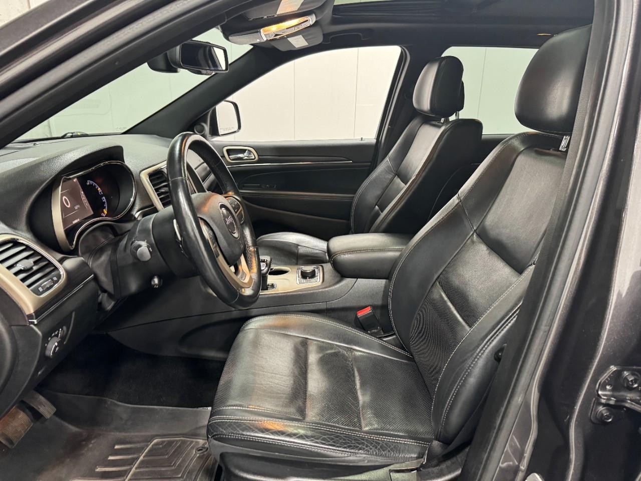 Jeep Grand Cherokee Vehicle Full-screen Gallery Image 25