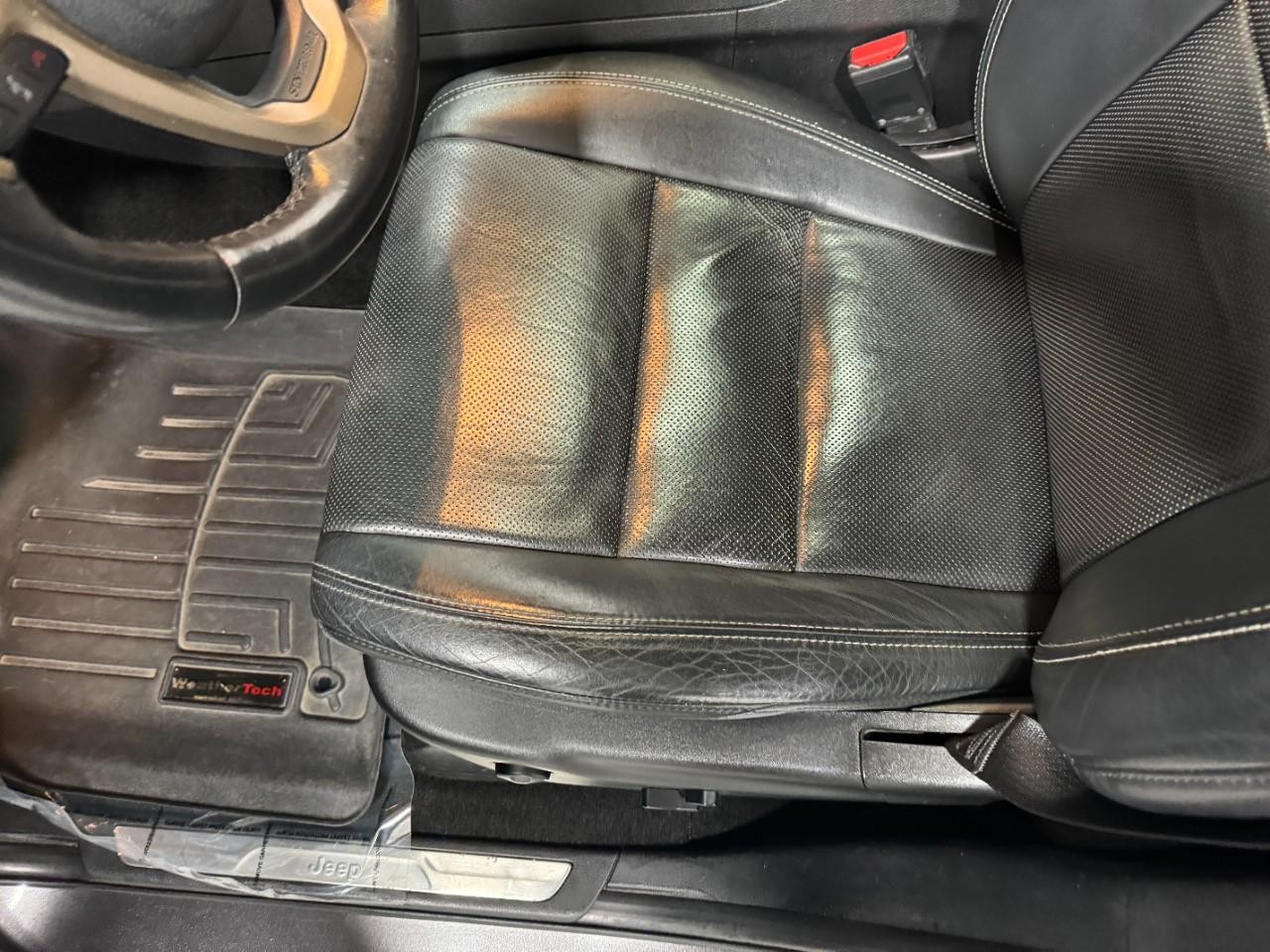 Jeep Grand Cherokee Vehicle Full-screen Gallery Image 26