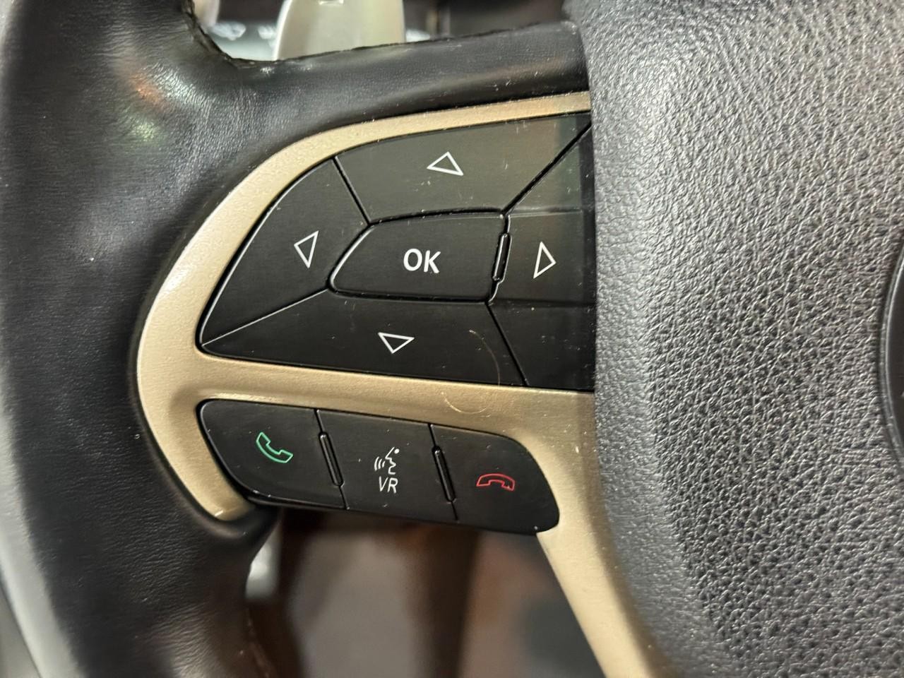 Jeep Grand Cherokee Vehicle Full-screen Gallery Image 29