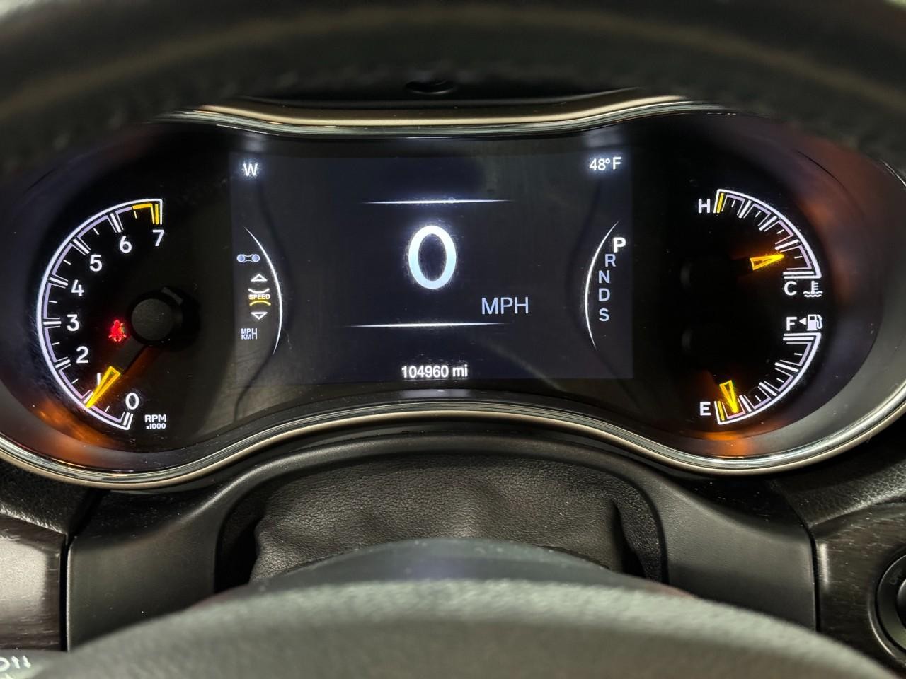 Jeep Grand Cherokee Vehicle Full-screen Gallery Image 31