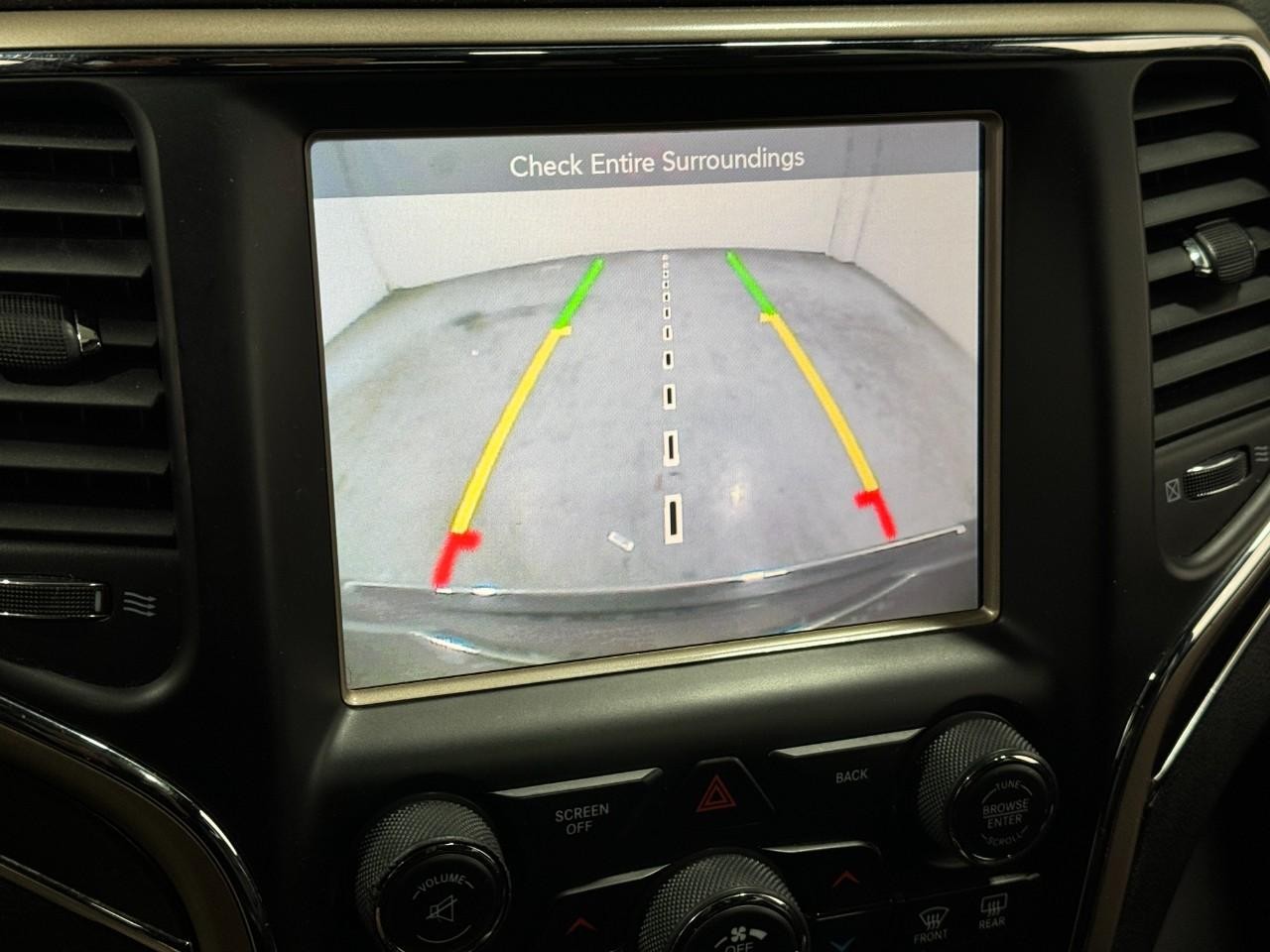 Jeep Grand Cherokee Vehicle Full-screen Gallery Image 32