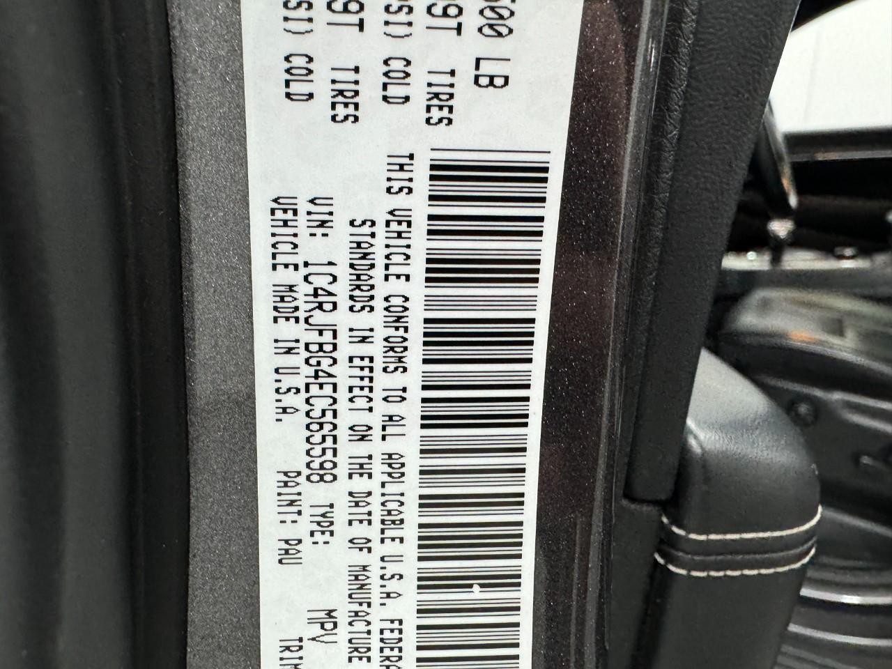 Jeep Grand Cherokee Vehicle Full-screen Gallery Image 33