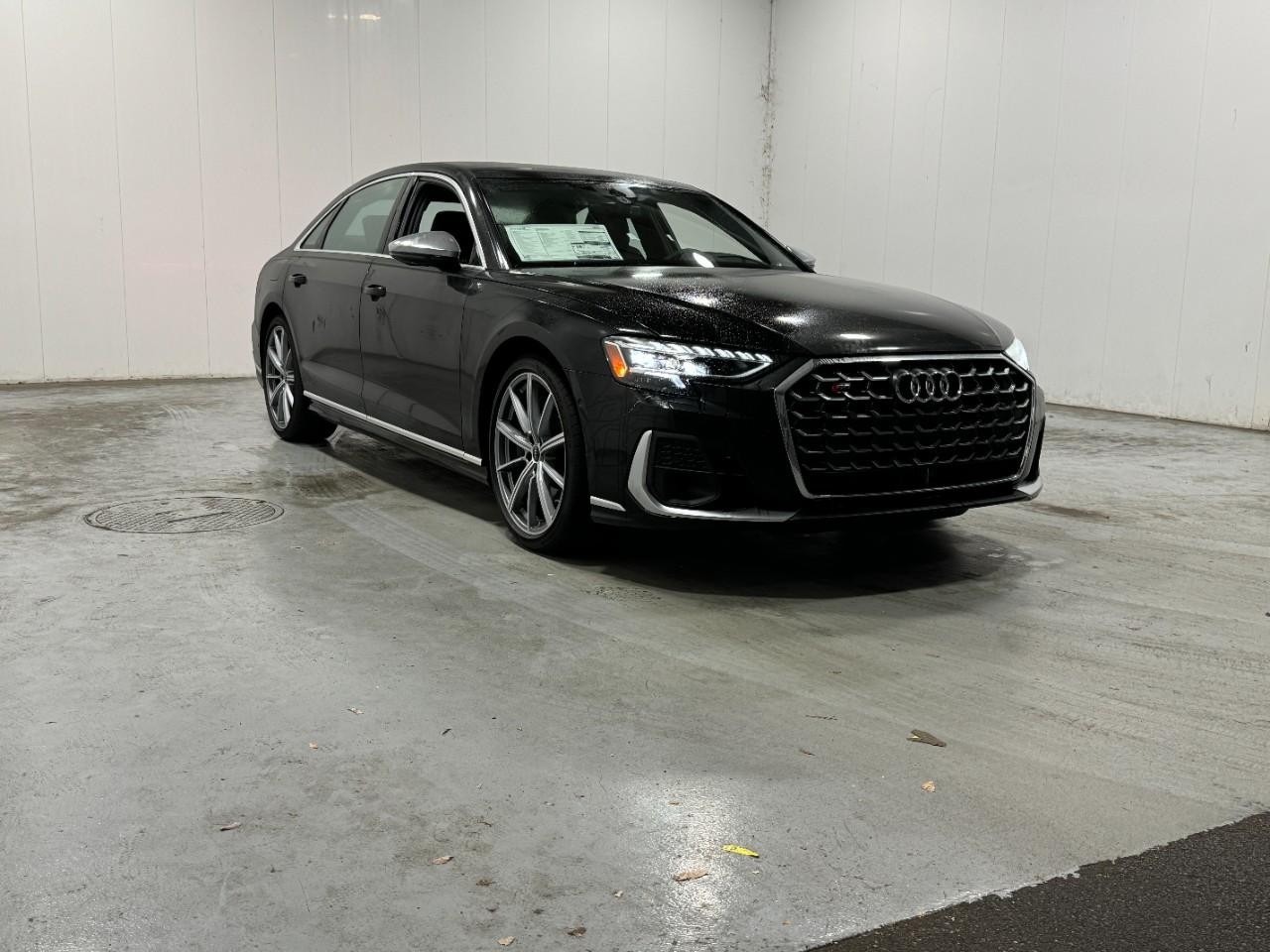 Audi S8 Vehicle Full-screen Gallery Image 6