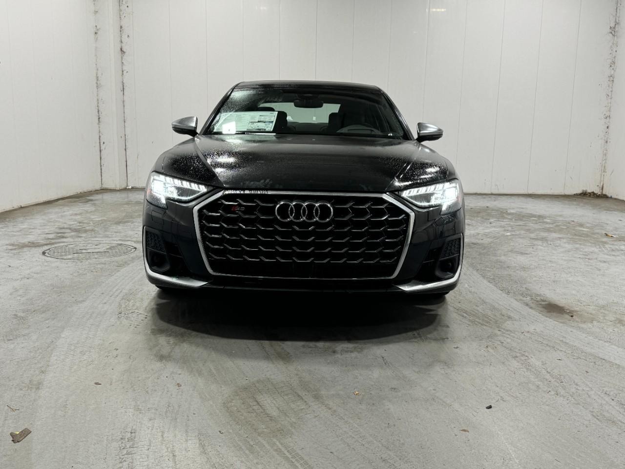 Audi S8 Vehicle Full-screen Gallery Image 7