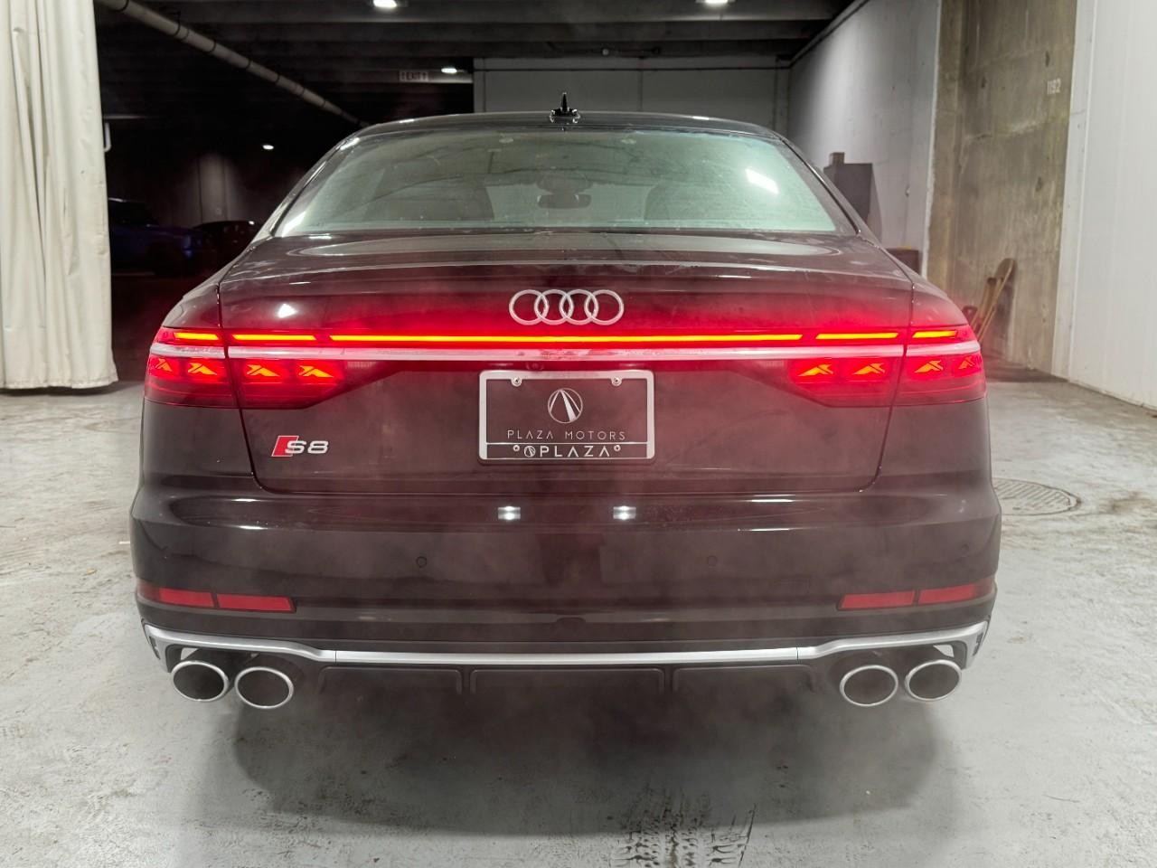 Audi S8 Vehicle Full-screen Gallery Image 9