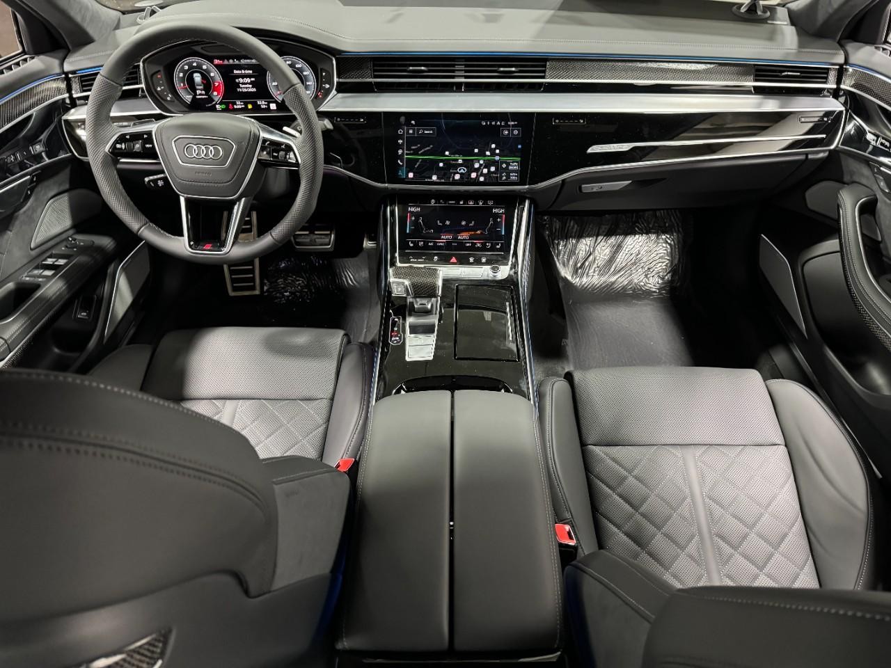 Audi S8 Vehicle Full-screen Gallery Image 13