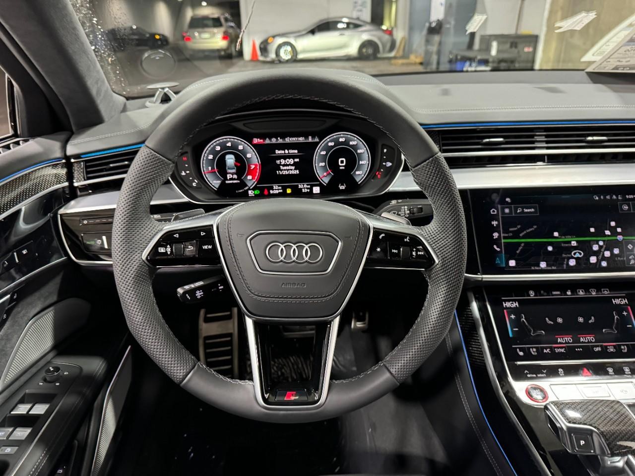 Audi S8 Vehicle Full-screen Gallery Image 14