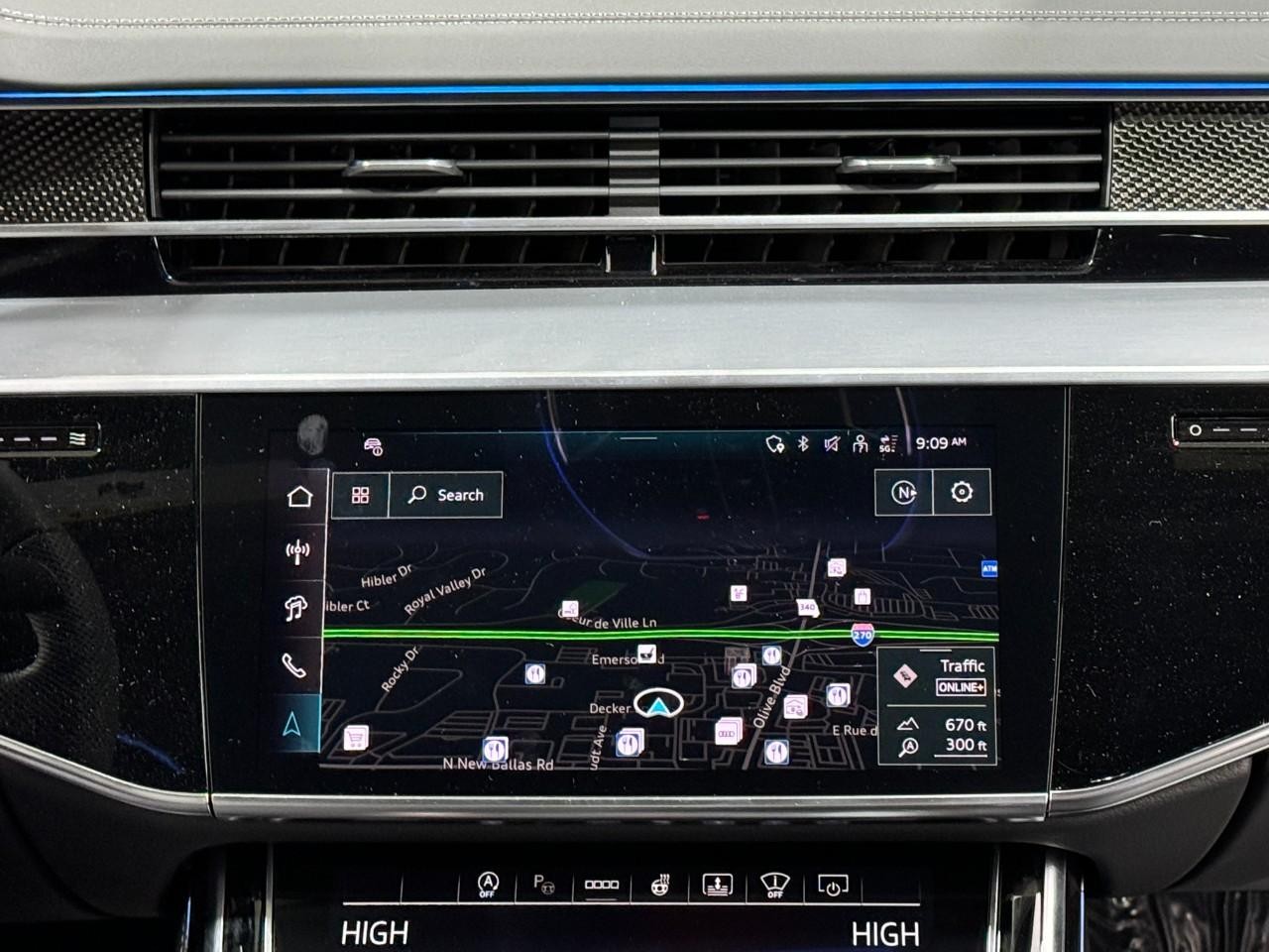 Audi S8 Vehicle Full-screen Gallery Image 15