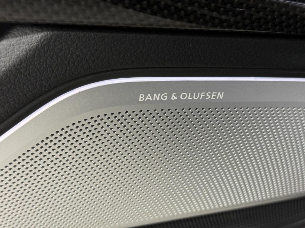 Audi S8 Vehicle Full-screen Gallery Image 27