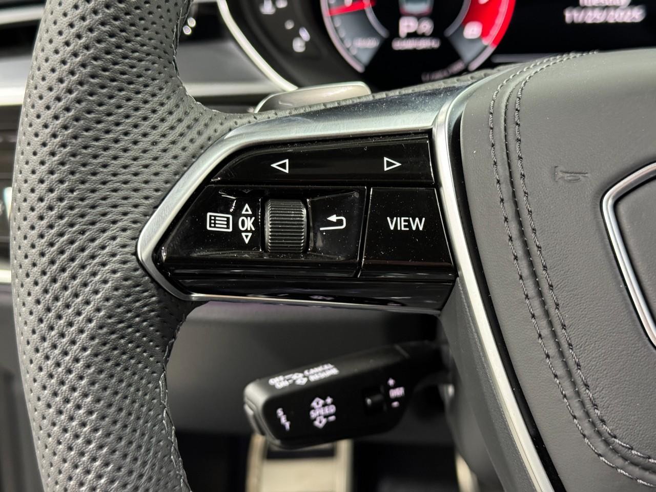 Audi S8 Vehicle Full-screen Gallery Image 33