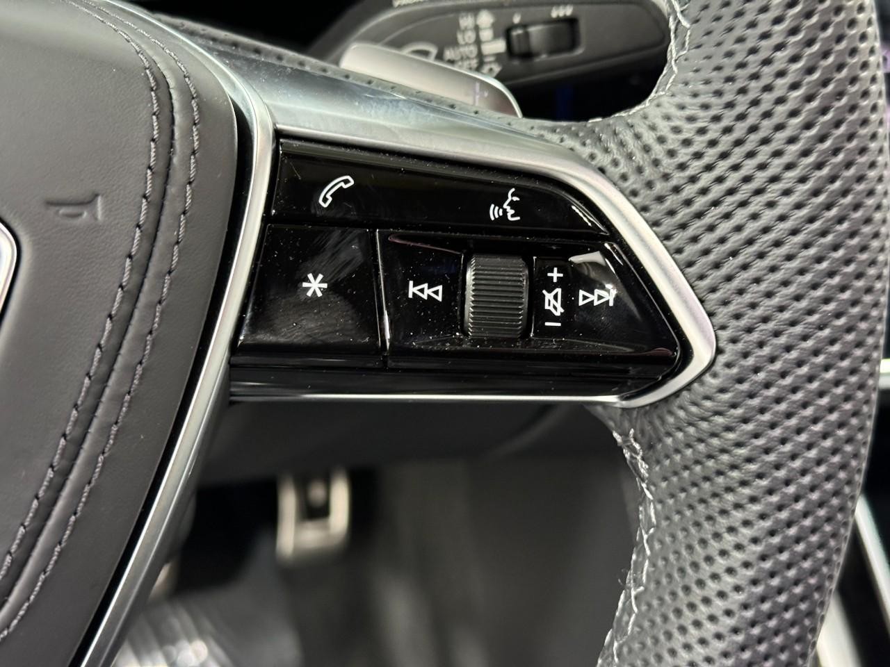 Audi S8 Vehicle Full-screen Gallery Image 34