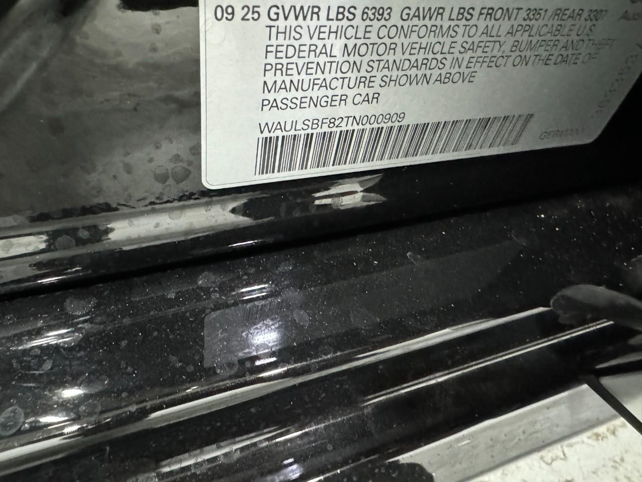 Audi S8 Vehicle Full-screen Gallery Image 37