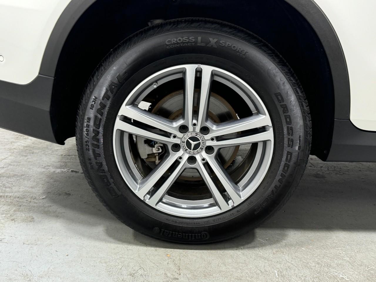 Mercedes-Benz GLC Vehicle Full-screen Gallery Image 5