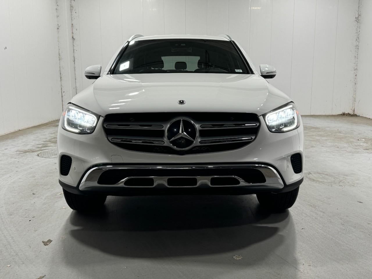 Mercedes-Benz GLC Vehicle Full-screen Gallery Image 7