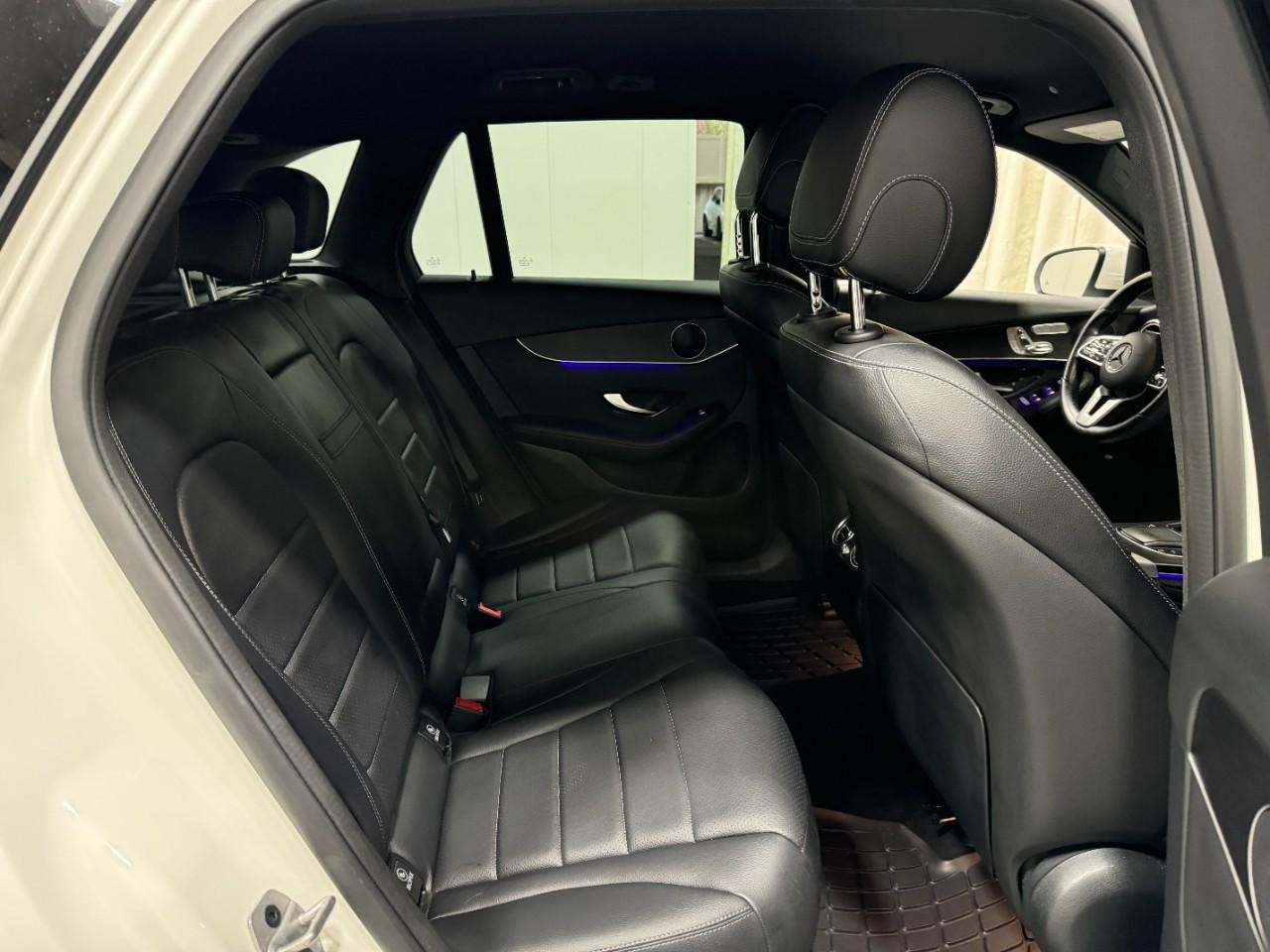 Mercedes-Benz GLC Vehicle Full-screen Gallery Image 10